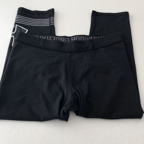 Cute Black Under Armour Workout Capris Small Great Condition - Picture 2 of 3